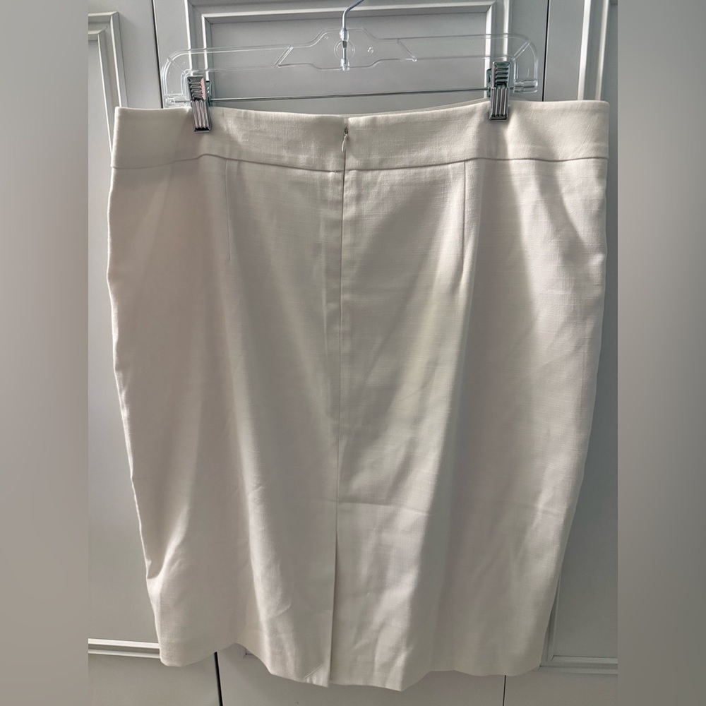 Ann Taylor White Pencil Skirt - Picture 3 of 4